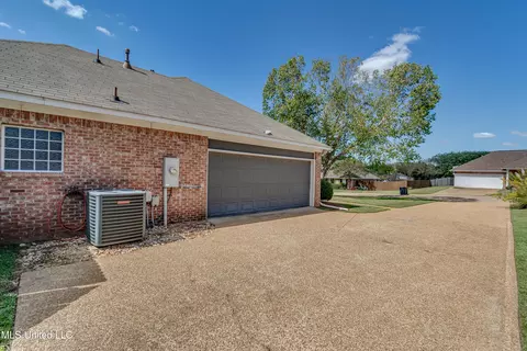 Exterior - 2022 S Cobblestone Cv, Brandon, MS 39042 photo 6 of 15