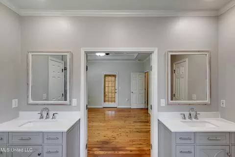 Bath - 2022 S Cobblestone Cv, Brandon, MS 39042 photo 1 of 7