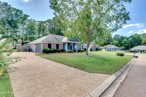 Exterior - 2022 S Cobblestone Cv, Brandon, MS 39042 photo 4 of 15
