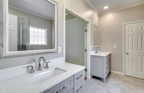 Bath - 2022 S Cobblestone Cv, Brandon, MS 39042 photo 3 of 7