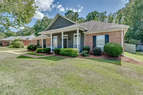 Exterior - 2022 S Cobblestone Cv, Brandon, MS 39042 photo 5 of 15