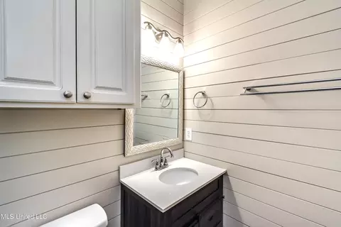Bath - 2022 S Cobblestone Cv, Brandon, MS 39042 photo 6 of 7