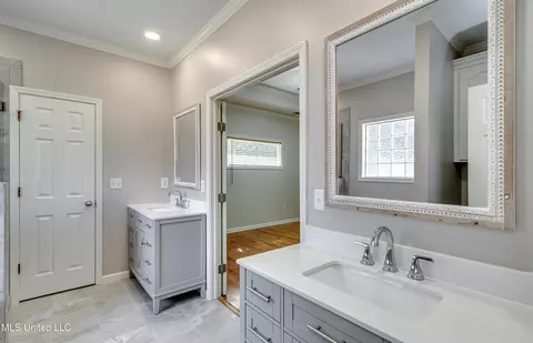 Bath - 2022 S Cobblestone Cv, Brandon, MS 39042 photo 5 of 7