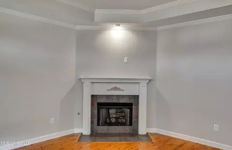 Living - 2022 S Cobblestone Cv, Brandon, MS 39042 photo 5 of 5