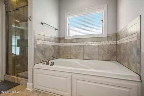 Bath - 410 Duke Ct, Flowood, MS 39232 photo 2 of 3