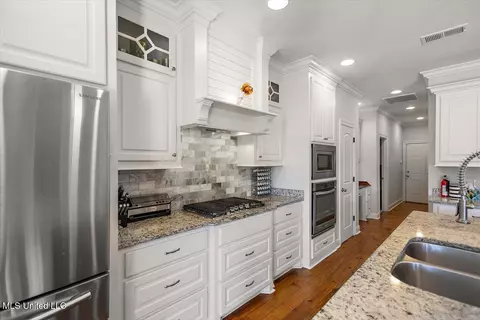Kitchen - 410 Duke Ct, Flowood, MS 39232 photo 3 of 5