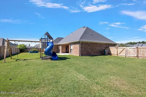 Exterior - 410 Duke Ct, Flowood, MS 39232 photo 4 of 6