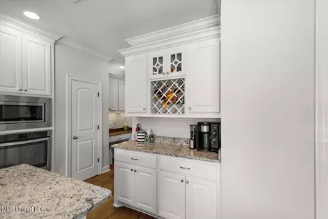 Kitchen - 410 Duke Ct, Flowood, MS 39232 photo 4 of 5