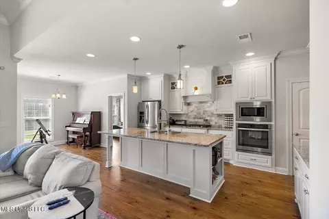 Kitchen - 410 Duke Ct, Flowood, MS 39232 photo 2 of 5