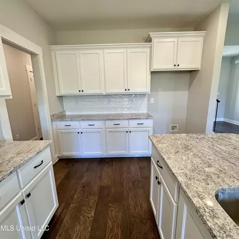 Kitchen - 756 Wells Dr, Hernando, MS 38632 photo 6 of 8