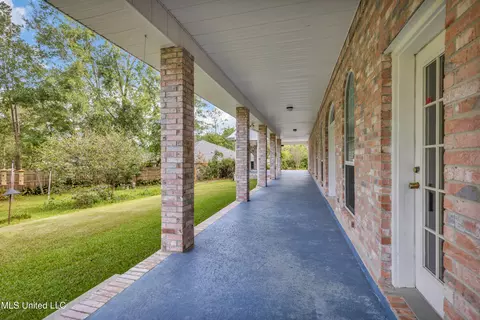 Exterior - 79293 E Diamondhead Dr, Diamondhead, MS 39525 photo 3 of 8