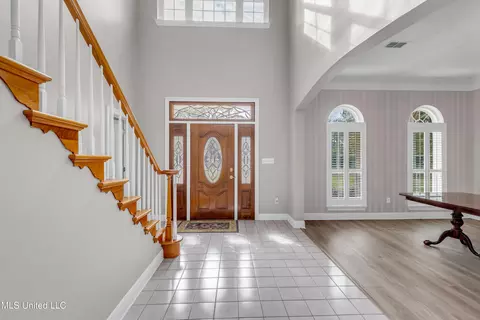 Entry Way - 79293 E Diamondhead Dr, Diamondhead, MS 39525 photo 3 of 5