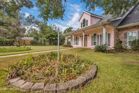 Exterior - 79293 E Diamondhead Dr, Diamondhead, MS 39525 photo 5 of 8