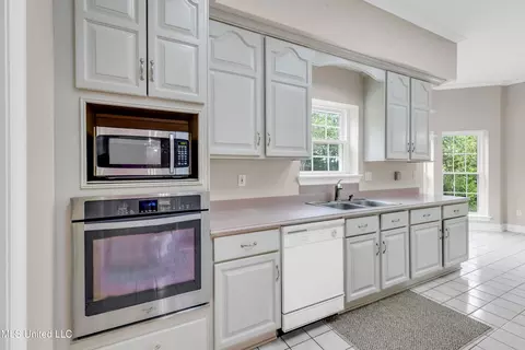 Kitchen - 79293 E Diamondhead Dr, Diamondhead, MS 39525 photo 6 of 6