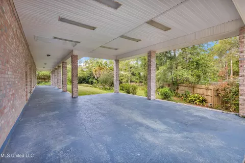 Exterior - 79293 E Diamondhead Dr, Diamondhead, MS 39525 photo 2 of 8
