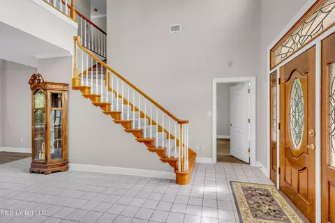 Entry Way - 79293 E Diamondhead Dr, Diamondhead, MS 39525 photo 2 of 5