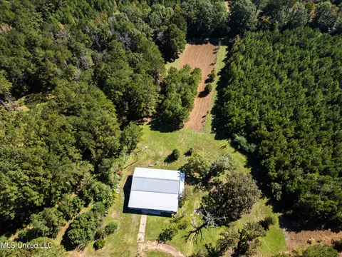 5302 E Wicker Rd, Smithdale, MS 39664