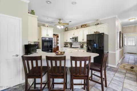 Kitchen - 681 Gaines Rd, Hernando, MS 38632 photo 3 of 3