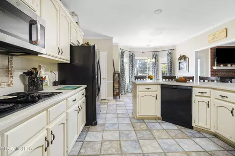 Kitchen - 681 Gaines Rd, Hernando, MS 38632 photo 1 of 3