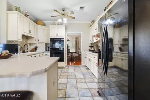 Kitchen - 681 Gaines Rd, Hernando, MS 38632 photo 2 of 3