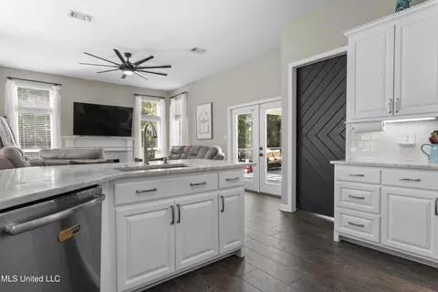 Kitchen - 20175 Hill Top Rd, Saucier, MS 39574 photo 1 of 7