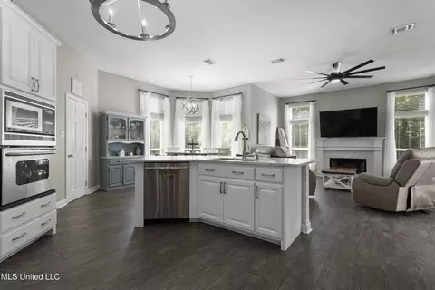 Kitchen - 20175 Hill Top Rd, Saucier, MS 39574 photo 4 of 7