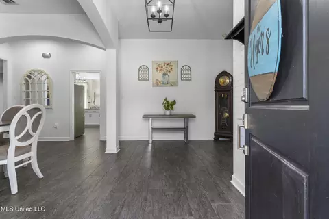 Entry Way - 20175 Hill Top Rd, Saucier, MS 39574 photo 2 of 4