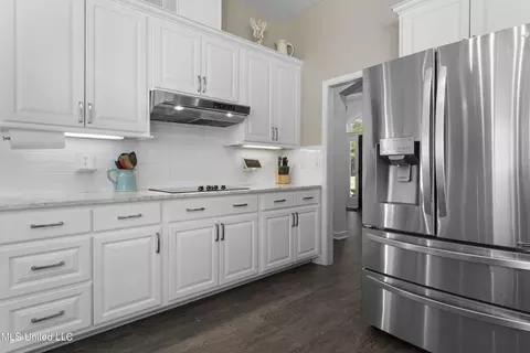 Kitchen - 20175 Hill Top Rd, Saucier, MS 39574 photo 3 of 7