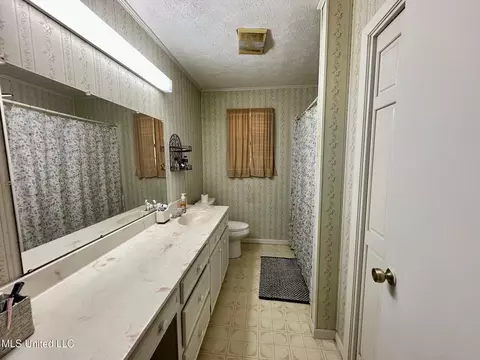 Bath - 117 Holifield Rd, Laurel, MS 39443 photo 2 of 3