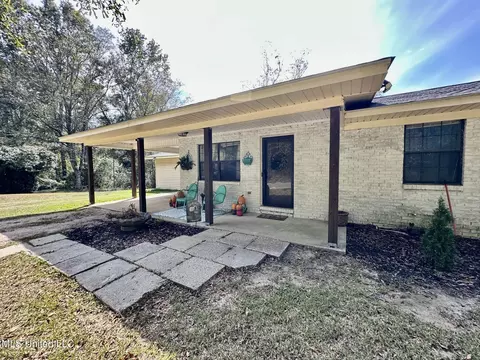 Exterior - 117 Holifield Rd, Laurel, MS 39443 photo 2 of 21