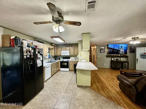 Kitchen - 117 Holifield Rd, Laurel, MS 39443 photo 5 of 5