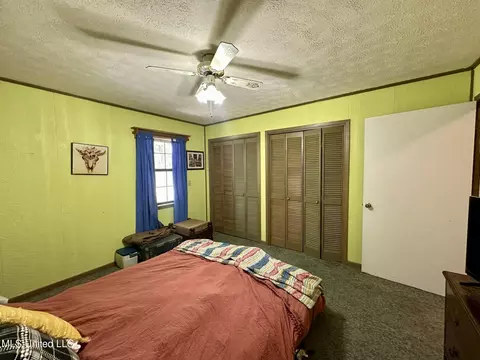 Bedroom - 117 Holifield Rd, Laurel, MS 39443 photo 3 of 4