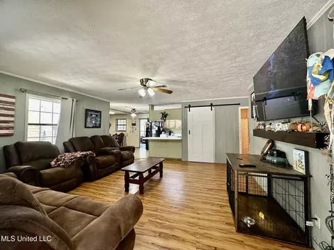 Living - 117 Holifield Rd, Laurel, MS 39443 photo 3 of 3