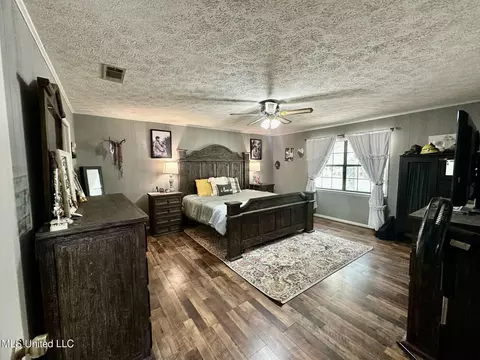 Bedroom - 117 Holifield Rd, Laurel, MS 39443 photo 2 of 4