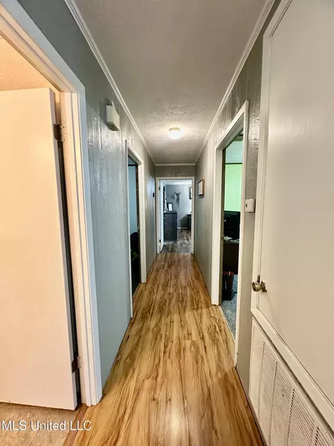 Entry Way - 117 Holifield Rd, Laurel, MS 39443 photo 1 of 2