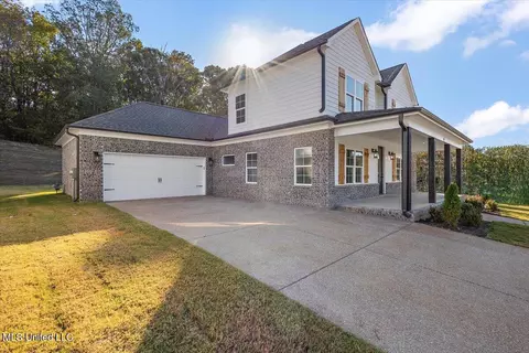 Exterior - 784 Wells Dr, Hernando, MS 38632 photo 2 of 5