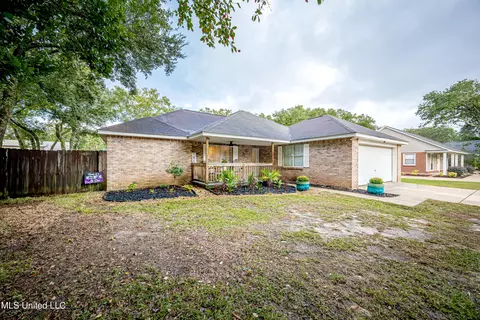1501 S 7th St, Ocean Springs, MS 39564