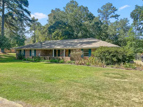 1623 Christine Dr, Mccomb, MS 39648