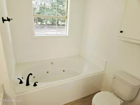 Bath - 109 Stanton Hall Dr, Florence, MS 39073 photo 2 of 3
