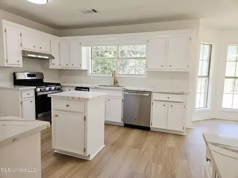 Kitchen - 109 Stanton Hall Dr, Florence, MS 39073 photo 1 of 4
