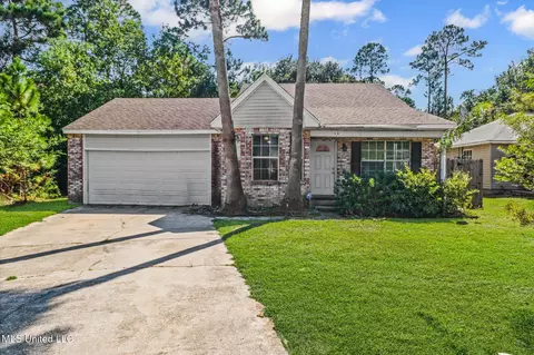 318 Lorraine Ave, Pass Christian, MS 39571