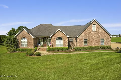 1011 Rolling Oaks Dr, Mccomb, MS 39648