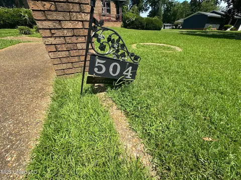 504 Stillwood Dr, Jackson, MS 39206 photo 2