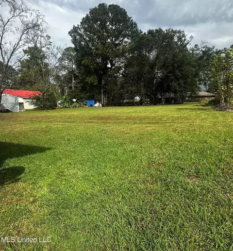 624 Cleveland Street St, Forest, MS 39074 photo 3
