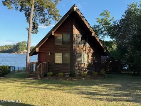 154 Lakeshore Rd, Pelahatchie, MS 39145