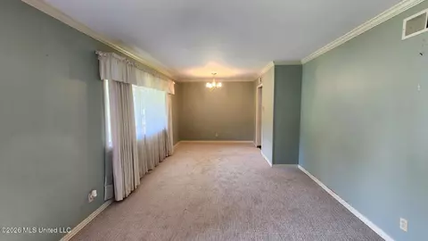 Living - 19 Shadow Ln, Natchez, MS 39120 photo 2 of 3