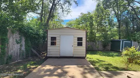 Exterior - 19 Shadow Ln, Natchez, MS 39120 photo 1 of 3