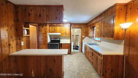 Kitchen - 19 Shadow Ln, Natchez, MS 39120 photo 1 of 1