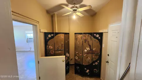 Entry Way - 19 Shadow Ln, Natchez, MS 39120 photo 1 of 1