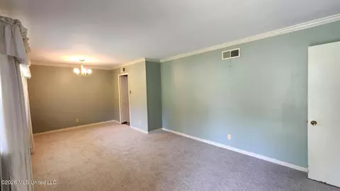 Living - 19 Shadow Ln, Natchez, MS 39120 photo 1 of 3